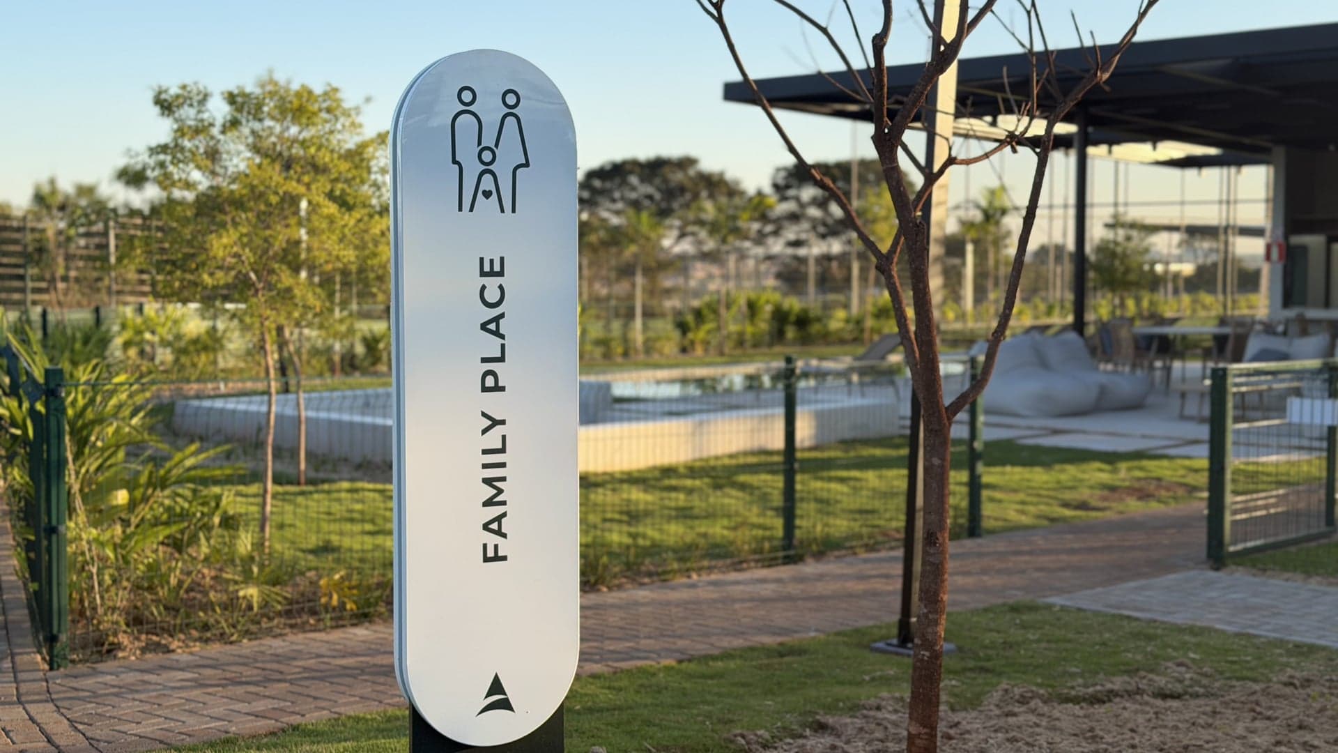 Family Place — Sinalização