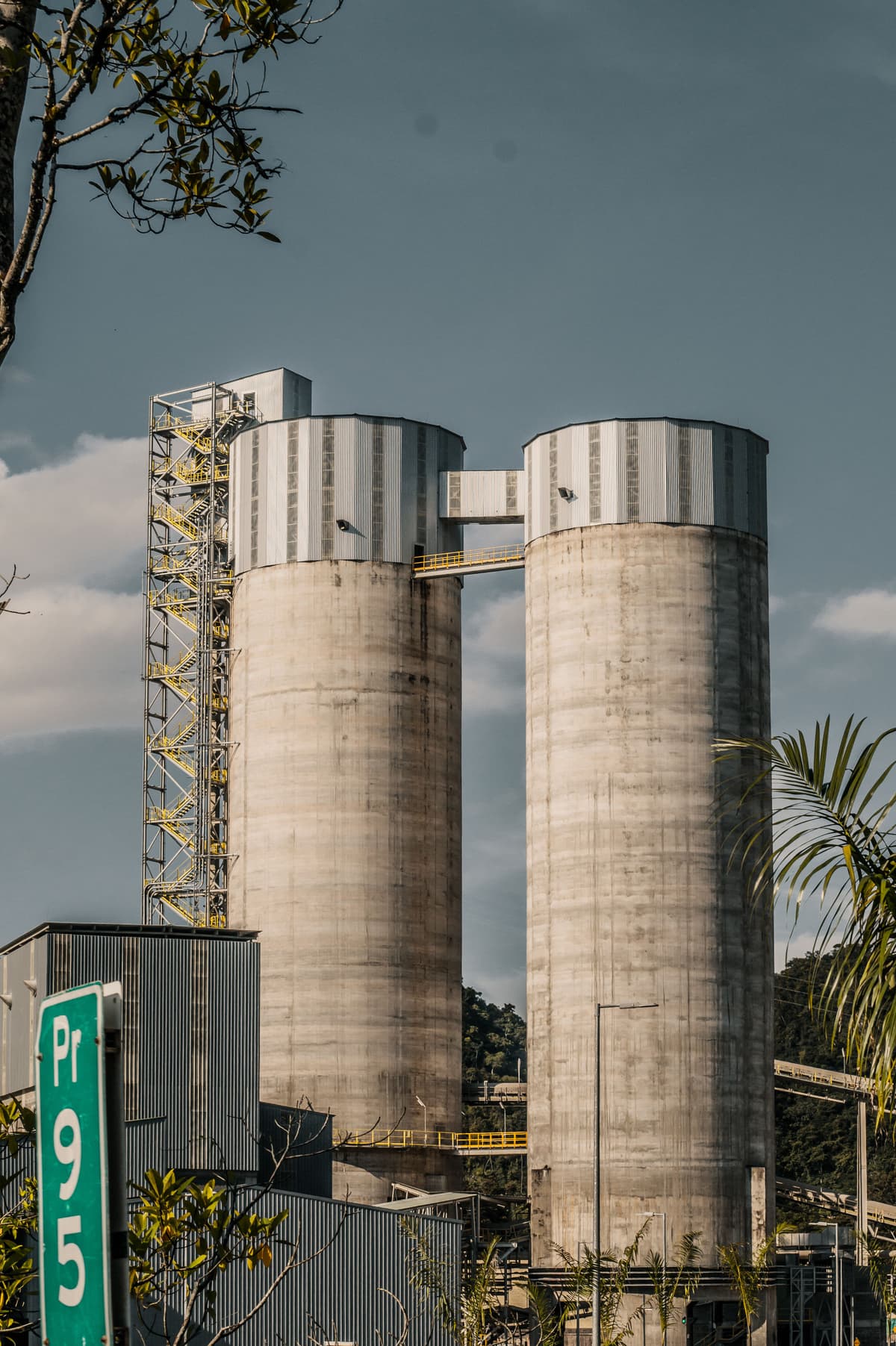 Silos Cimento Apodi — Grupo Simão Sarkis no Nordeste