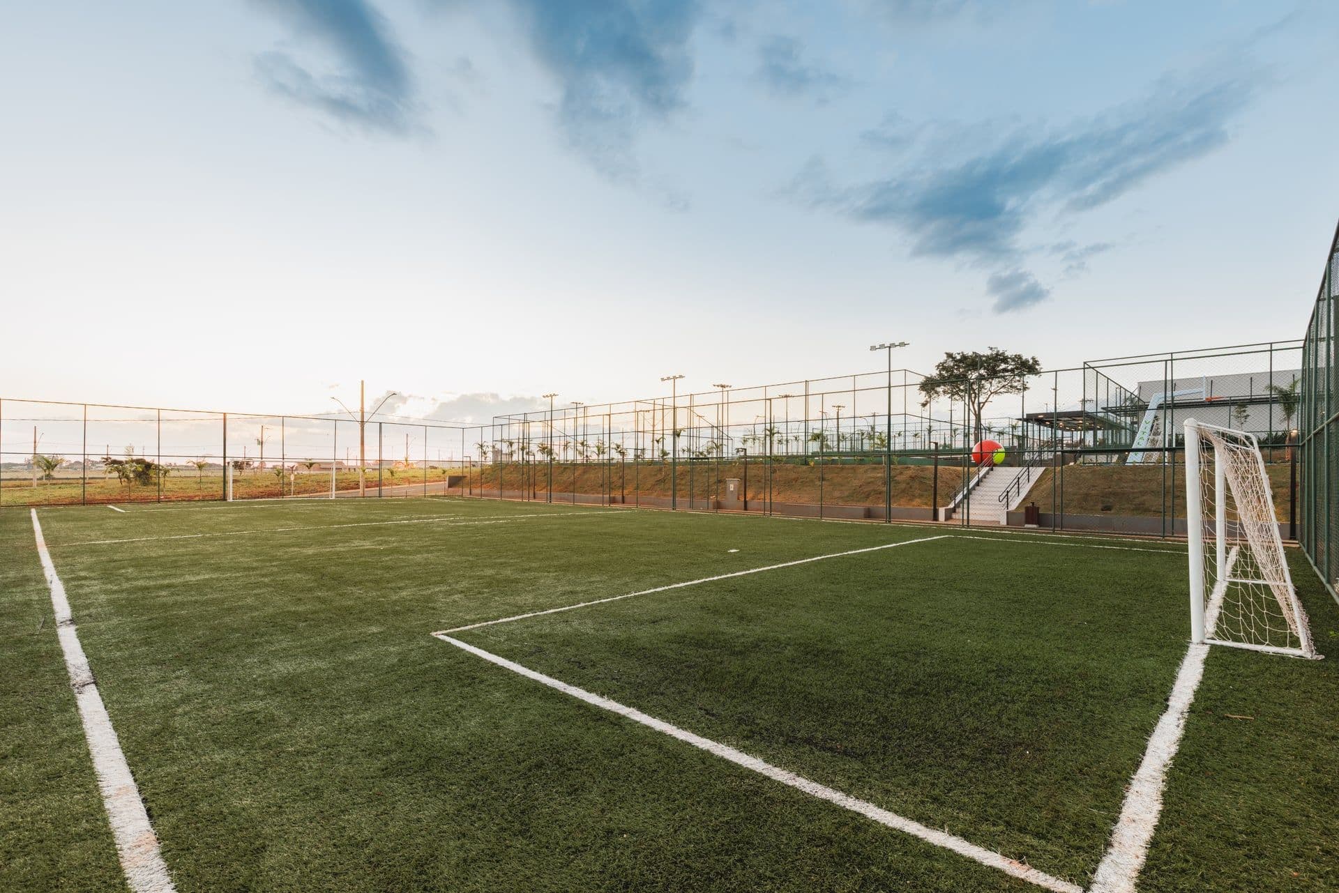 Campo society ao entardecer — Qualidade de vida